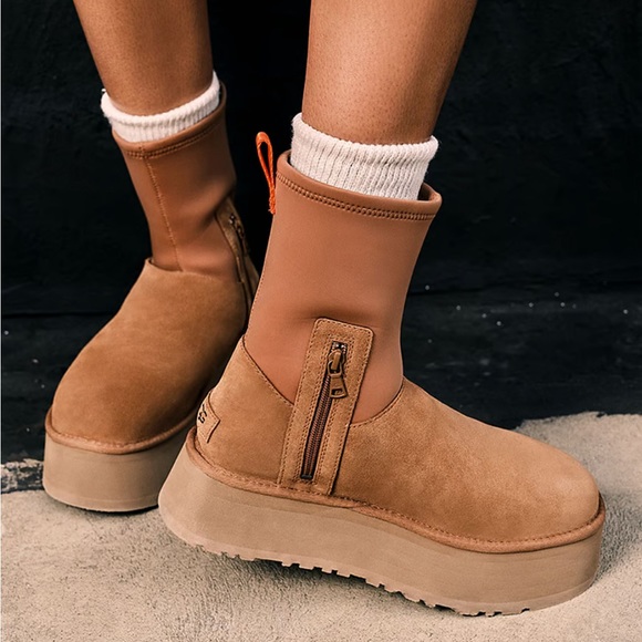 UGG Classic Dipper Platform Boot (9) FINAL SALE - Picture 3 of 4